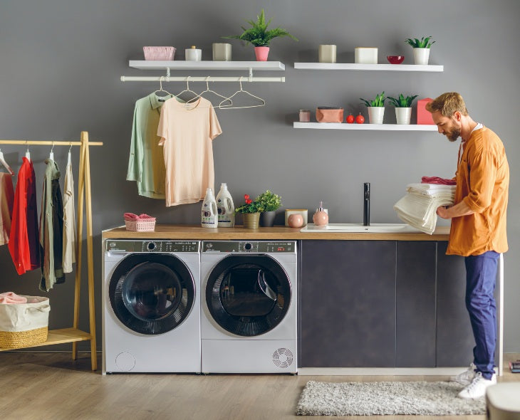 Jak na efektivní sušení prádla v malém bytě
