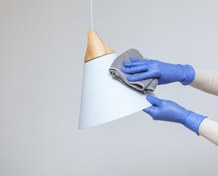 How to clean pendant lamps and chandeliers: tips and tricks according to materials