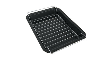 Roasting pan with grill