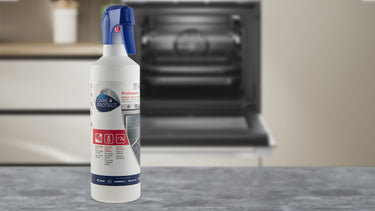 Degreaser for ovens, grills and barbecues