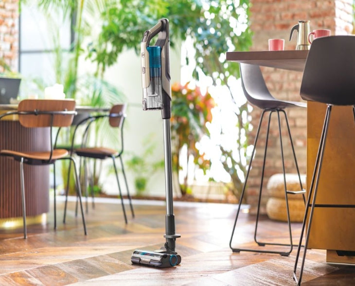 Mon aspirateur s'arrête tout seul : causes et solutions