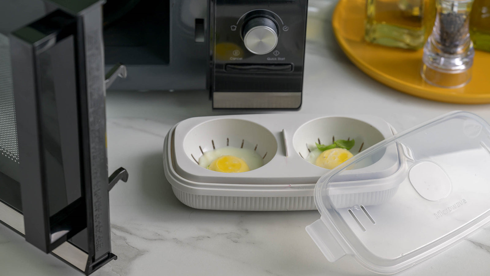 Cuiseur à œufs et omelettes pour micro-ondes