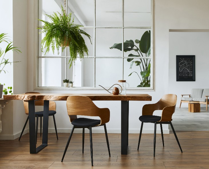 Comment enlever la poussière du bois ? Guide du nettoyage de votre mobilier