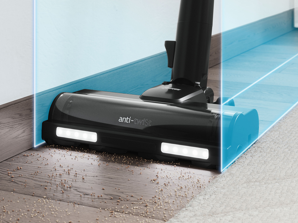 Aspire les bords et le long des plinthes