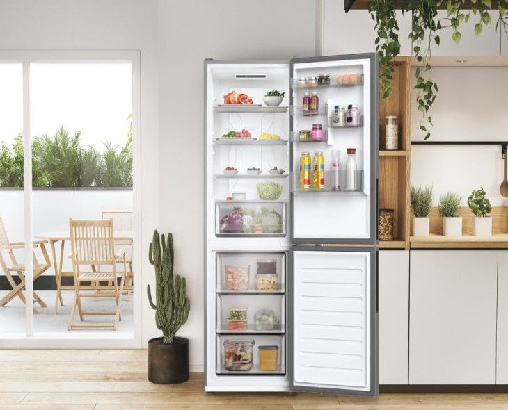 Proč se tvoří námraza na zadní stěně lednice