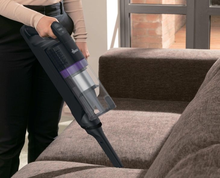 So reinigst Du Dein Sofa richtig