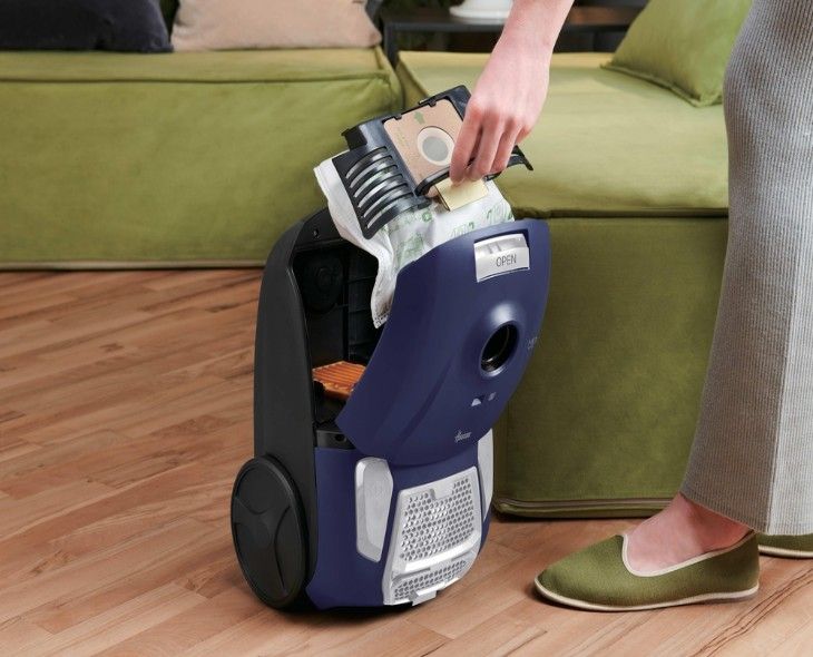 So wechselst Du Deinen Staubsaugerbeutel