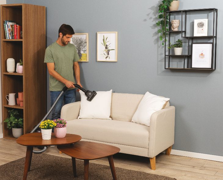 Méthodes efficaces pour nettoyer un canapé en cuir