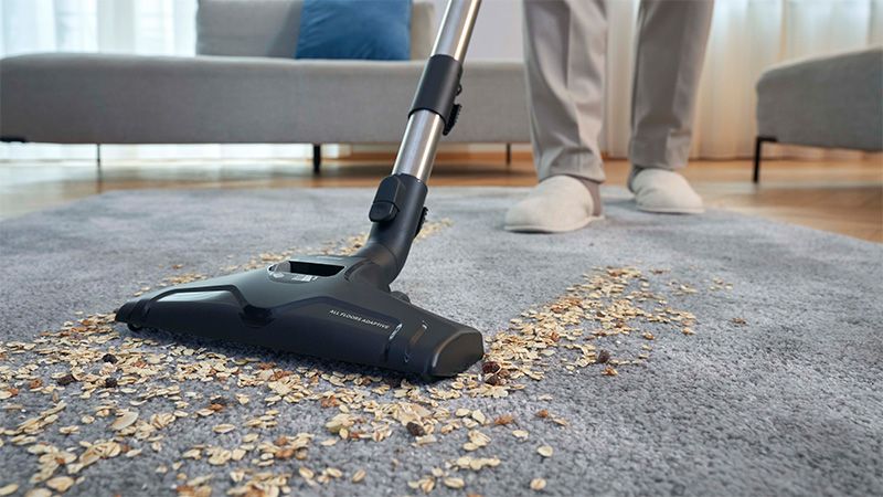 Une seule brosse adaptée à vos tapis et sols