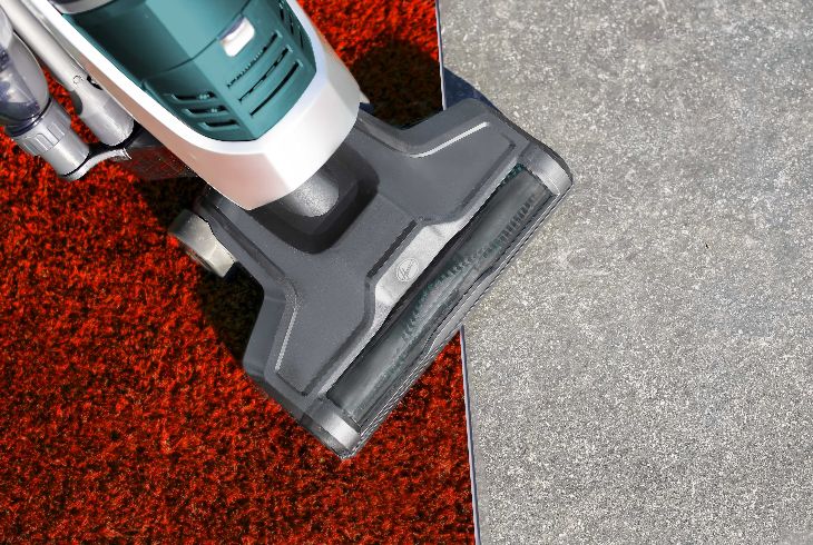 Come pulire la moquette: tutti i consigli per una pulizia profonda