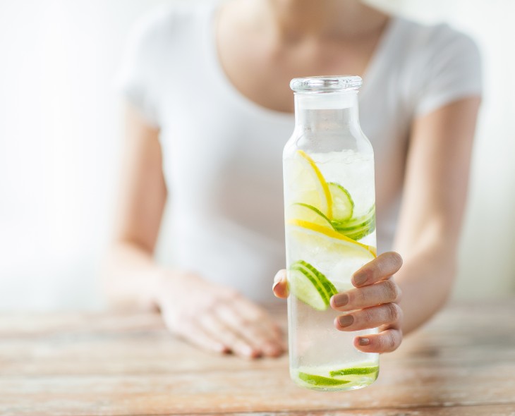 Bere acqua fa bene: come aumentare l'idratazione del corpo durante il giorno?
