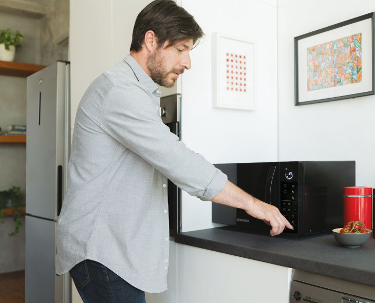 Come pulire il microonde: tutti i metodi