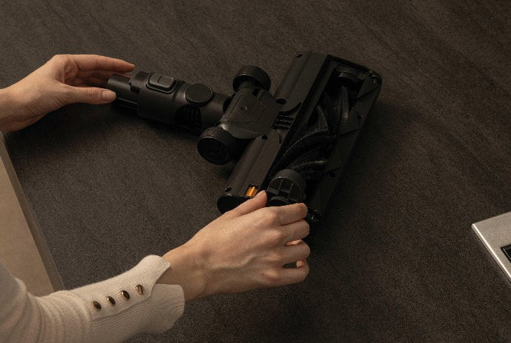 Come pulire la spazzola dell'aspirapolvere: il metodo più efficace